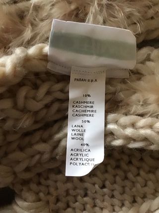 Sciarpa e cappello lavorati a maglia