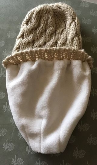 Sciarpa e cappello lavorati a maglia