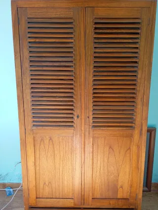 Armario de madera y marco de espejo Madera mindi