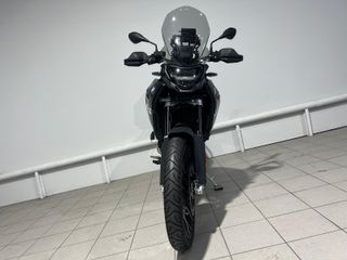 BMW F 900 GS Negra con Maleta