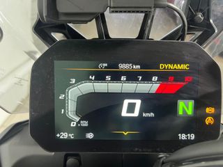 BMW F 900 GS Negra con Maleta