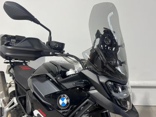 BMW F 900 GS Negra con Maleta