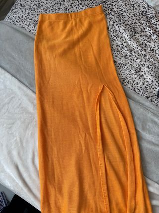 Falda punto naranja larga con abertura