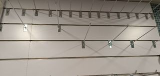 Tableros expositores para tienda y accesorios.