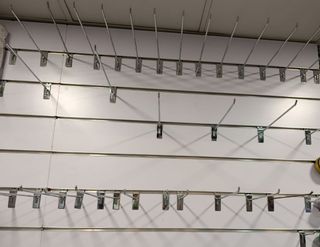 Tableros expositores para tienda y accesorios.