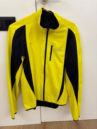 Chaquetas Gore Bike Wear Roja y Amarilla.