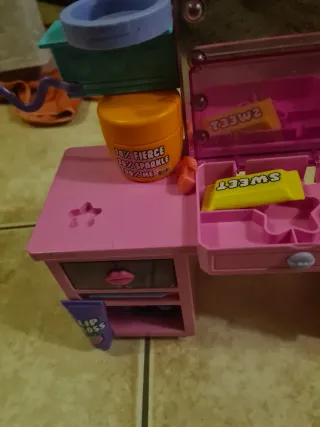 Salone Barbie Extra - Nuovo con accessori scarpe,