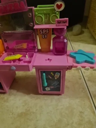 Salone Barbie Extra - Nuovo con accessori scarpe,
