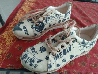 Zapatos con gatos. Goby. Piel vegana. Talla 38