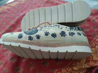 Zapatos con gatos. Goby. Piel vegana. Talla 38