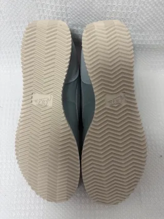 Nike Cortez Gris y Plateado