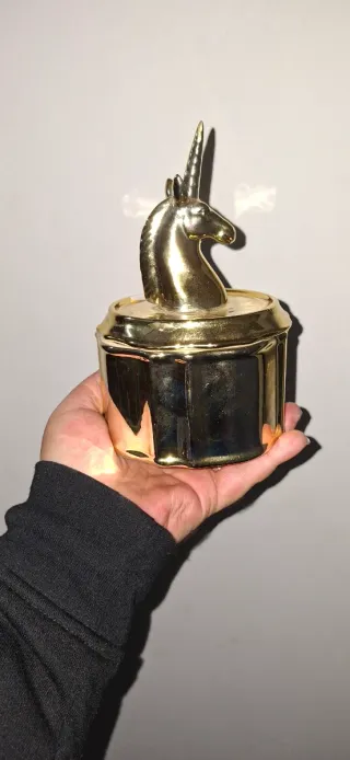 Joyero de porcelana con unicornio dorado