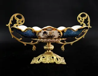 Precioso centro de mesa de porcelana y bronce