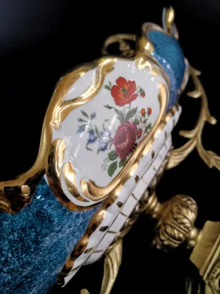 Precioso centro de mesa de porcelana y bronce