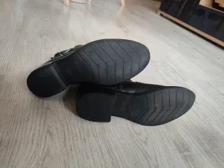 Botines negros hebilla efecto piel cocodrilo 39