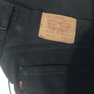 Falda vaquera Levi's negra desgastada