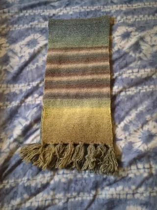 Bufanda tejida multicolor con flecos