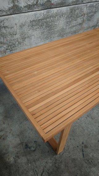 Mesa 100% exterior Canadell de madera maciza de teca reciclada 220 x 100 cm