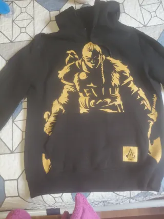 Sudadera Negra con Diseño Dorado
