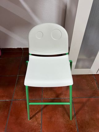Silla infantil Ikea blanca y verde
