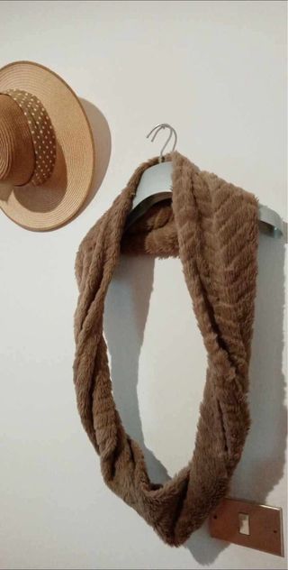 Sciarpa in pelliccia sintetica marrone