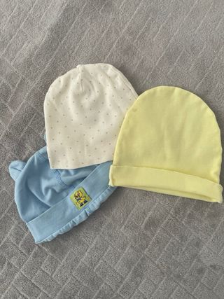 4 gorros de bebe