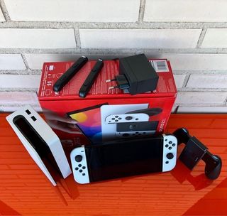 Offerta Natale - Nintendo Switch OLED Bianca e Nera