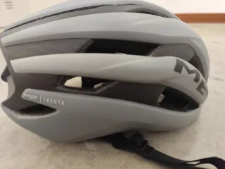 Casco MET Trenta Carbono con la bolsa met