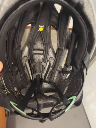 Casco MET Trenta Carbono con la bolsa met