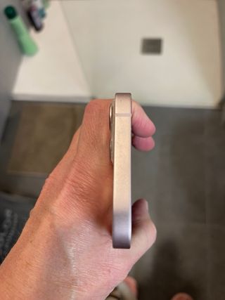 IPhone 13, 12 GB, cristal trasero roto