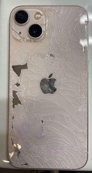 IPhone 13, 12 GB, cristal trasero roto