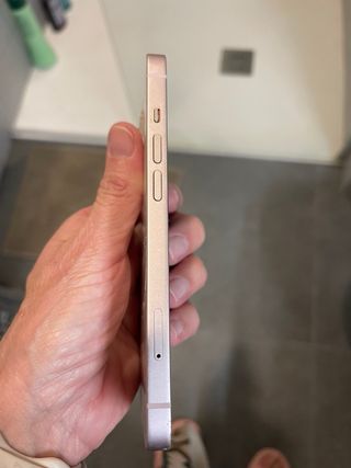 IPhone 13, 12 GB, cristal trasero roto