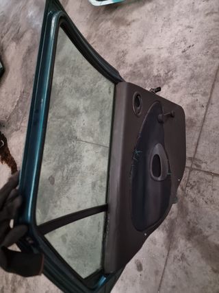 Puerta Trasera Izquierda Ford Fiesta IV