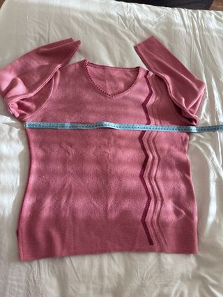 Jersey cuello pico morado con detalles