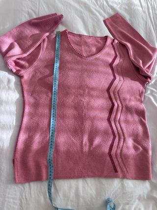 Jersey cuello pico morado con detalles