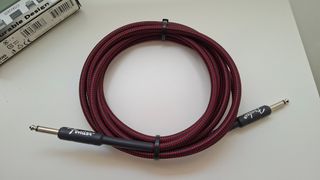 Cable Fender y Afinador Seiko SAT800 Cromático
