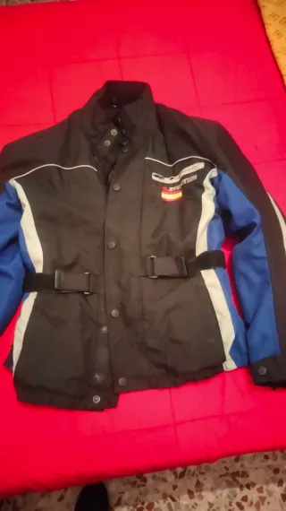 Chaqueta de moto negra y azul