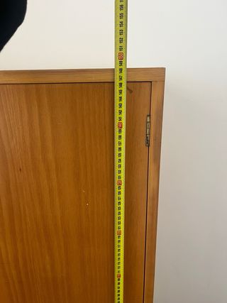 Armario madera años 70 con detalles cuero