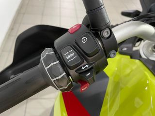 BMW F 900 GS Amarilla