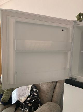 Frigorífico blanco con cajón