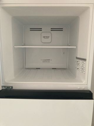 Frigorífico blanco con cajón