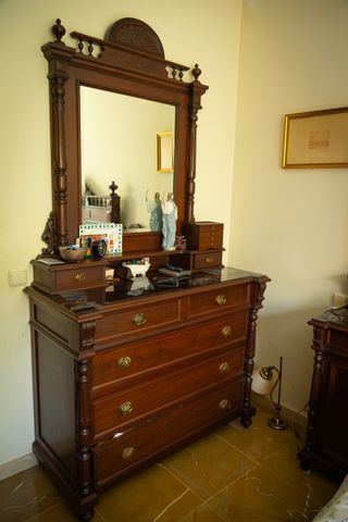 Dormitorio de madera noble – Estilo clásico