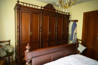 Dormitorio de madera noble – Estilo clásico