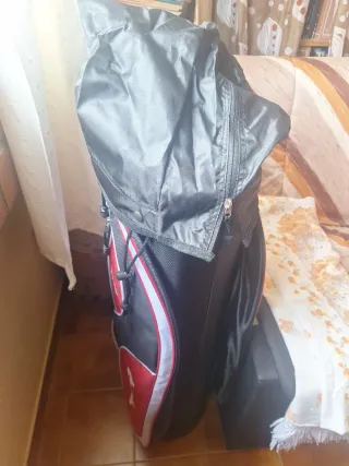 Bolsa para palos de golf.