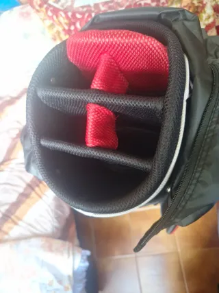Bolsa para palos de golf.