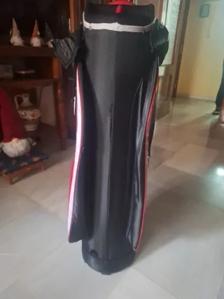 Bolsa para palos de golf.