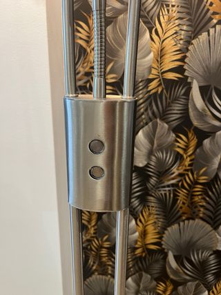 Lámpara de pie moderna de acero