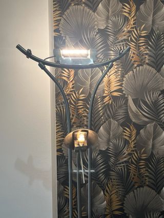 Lámpara de pie moderna de acero