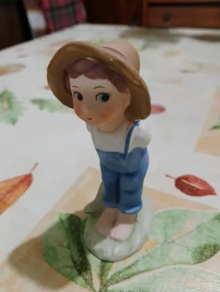 Statuetta Bambino con Cappello