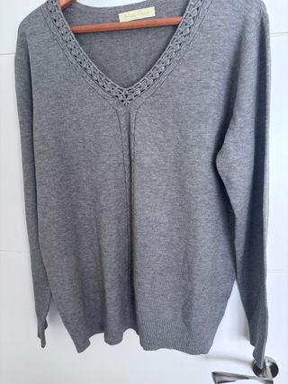 Jersey gris cuello pico